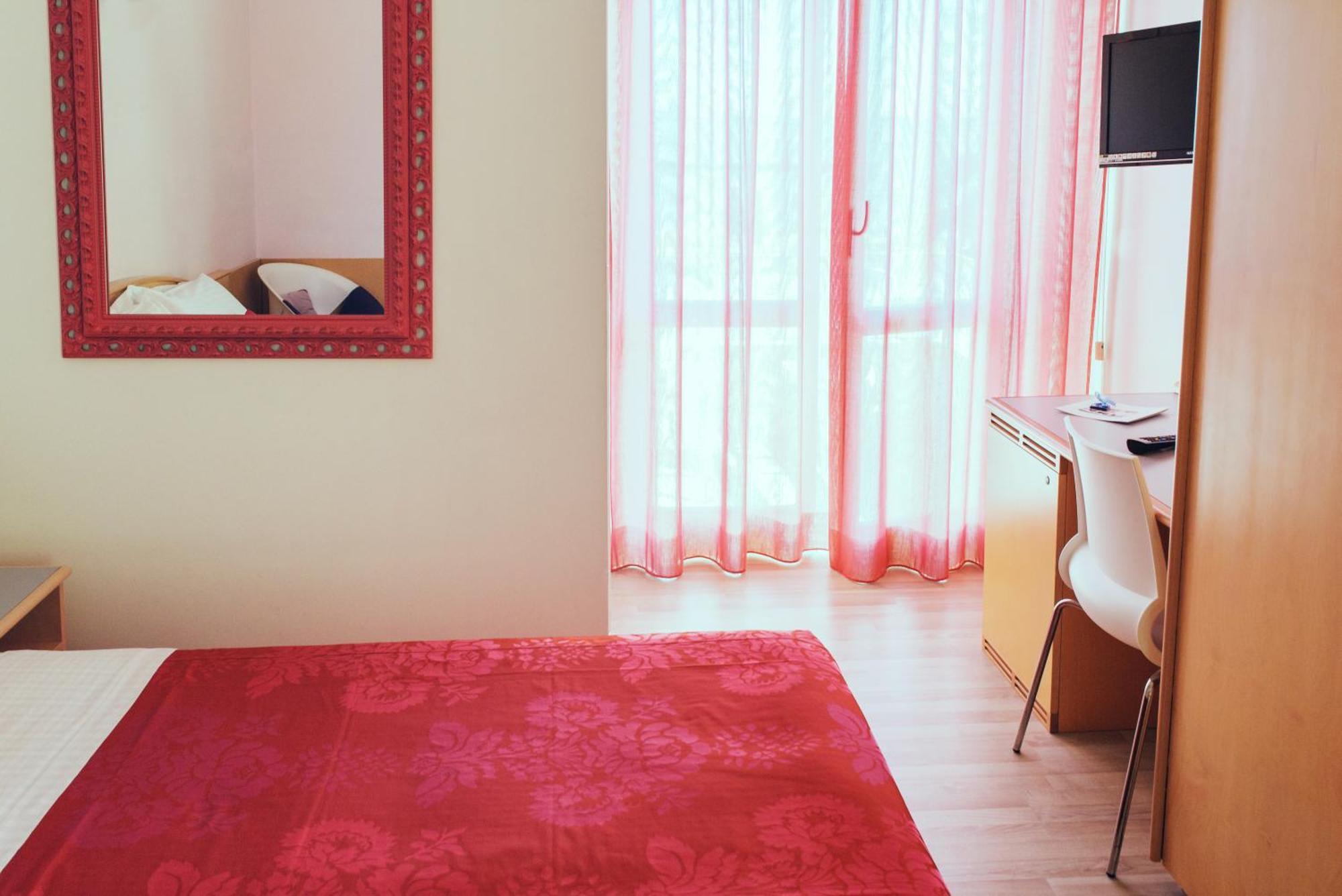 Albergo Punta De L'Est 프란카빌라 알 마레 외부 사진