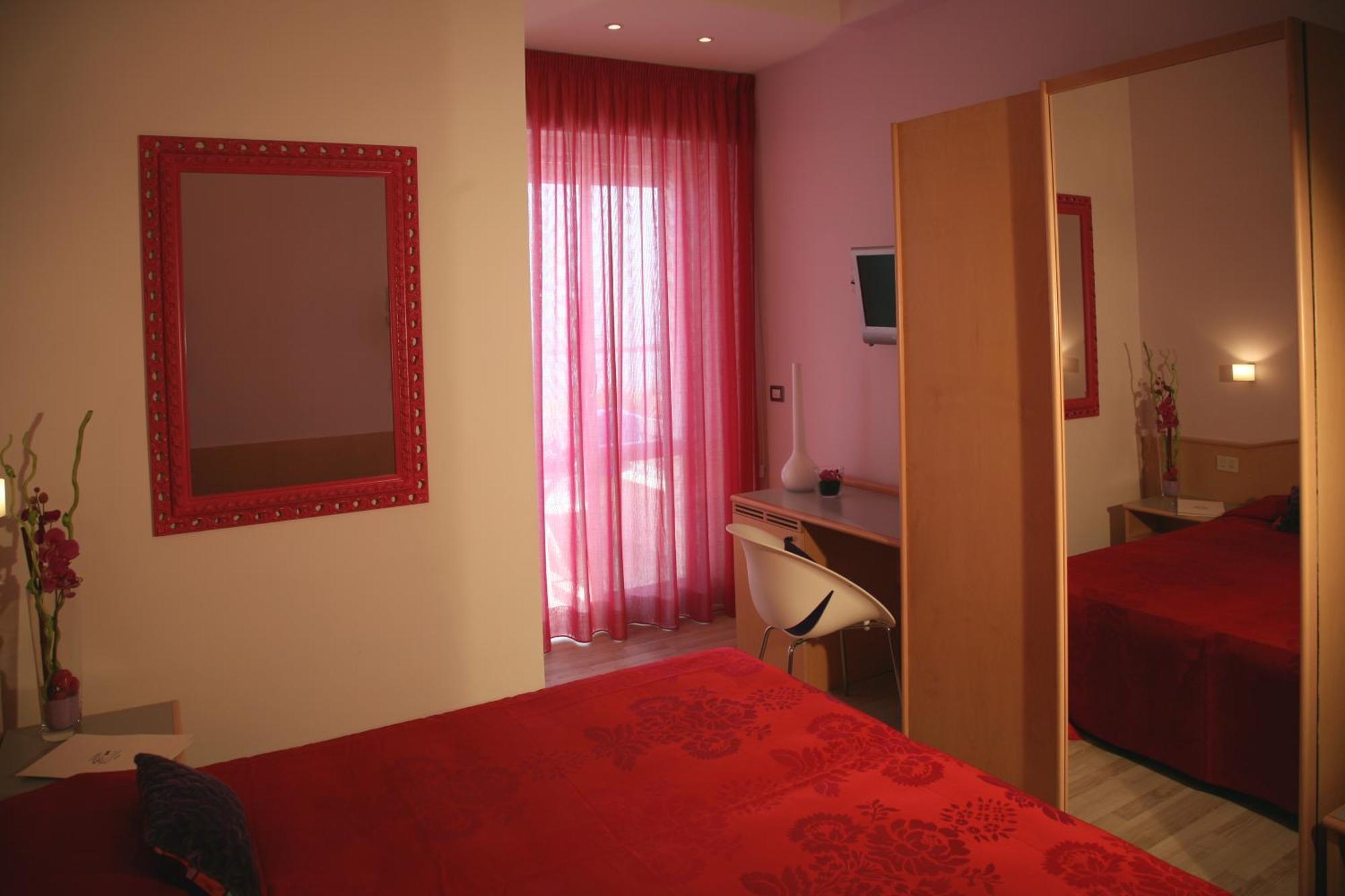Albergo Punta De L'Est 프란카빌라 알 마레 외부 사진