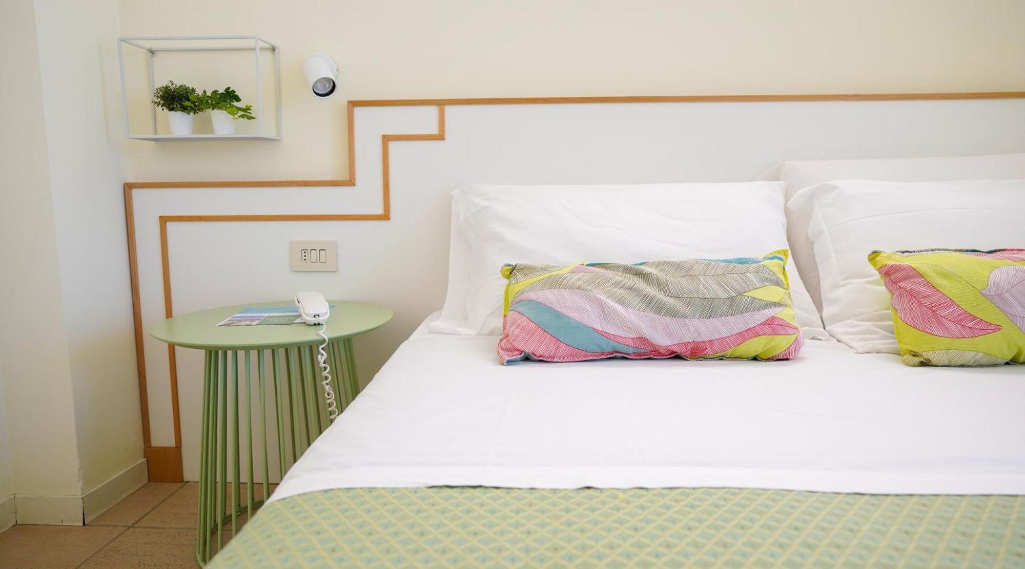 Albergo Punta De L'Est 프란카빌라 알 마레 외부 사진