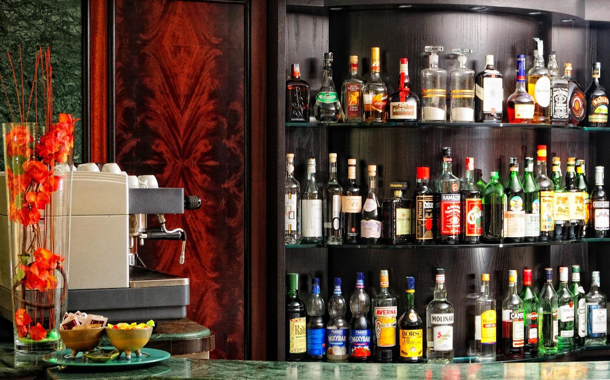 Albergo Punta De L'Est 프란카빌라 알 마레 외부 사진